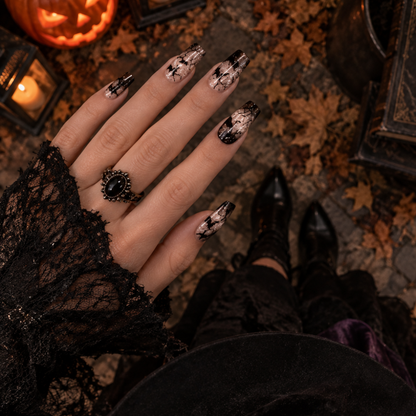 Beige and btheck gel nails toithe d araignée