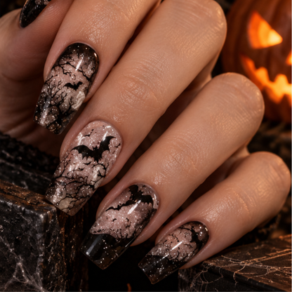 Manicure beige noire Hallowein nail art